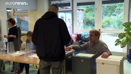 Largas esperas y colas kilométricas para votar el domingo en Berlín