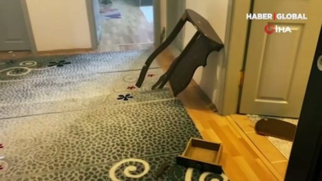 Sinir krizi geçirdi, eşyaları kırıp evi ateşe verdi