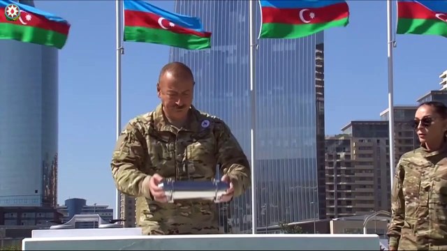 Homenagens aos mortos um ano após a guerra