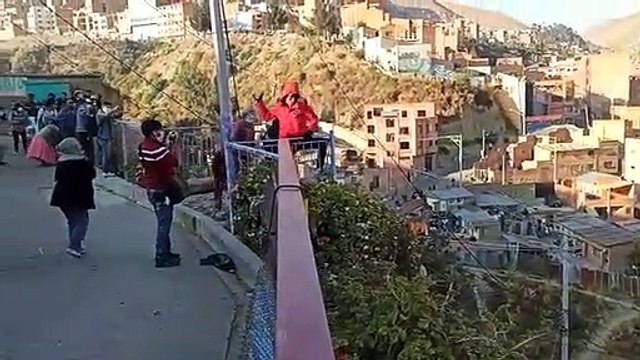 Continúa la tensión en Villa Fátima por los enfrentamientos entre cocaleros de los Yungas y policías