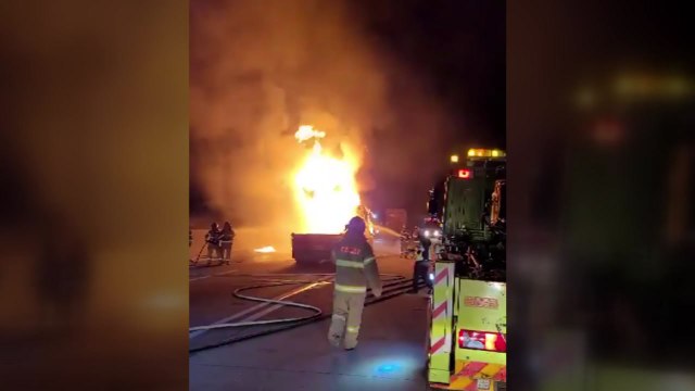 중부내륙고속도로 고령분기점에서 3중 추돌...50대 운전자 심정지 / YTN