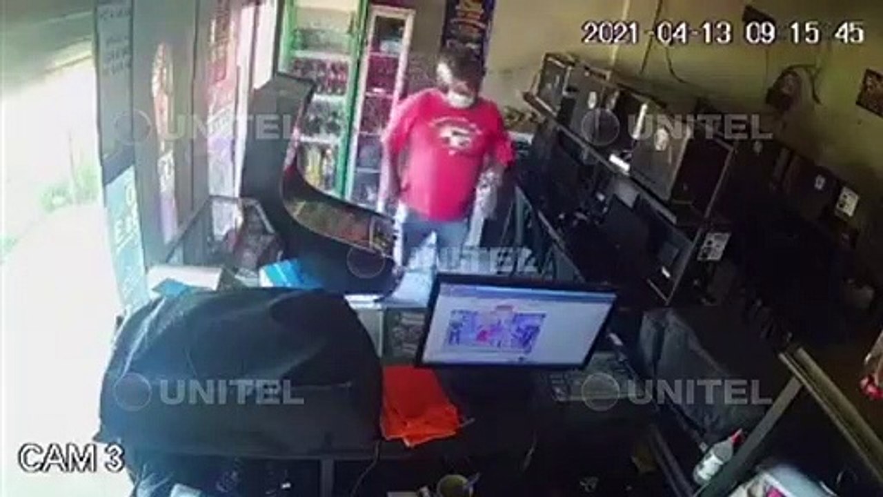 Les prometía internet gratis en sus celulares, pero escapaba al recibir los teléfonos en su mano