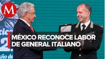 AMLO condecora a general italiano por recuperar piezas históricas mexicanas