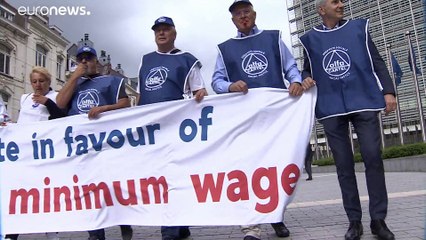 Romanian workers stage 2,000km protest against low pay