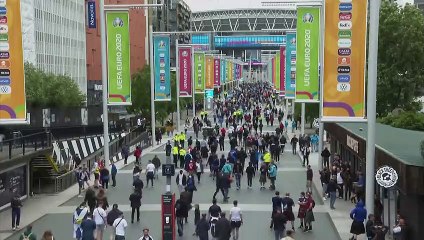 Ковид мешает футболу и отпускникам