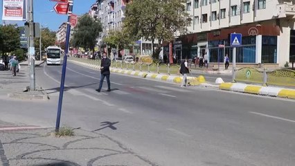 Yayalara yol vermeyen sürücülere ceza uygulandı