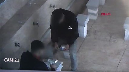 Sultangazi'de camide uyuşturucu kullanan kişiye sopayla dayak