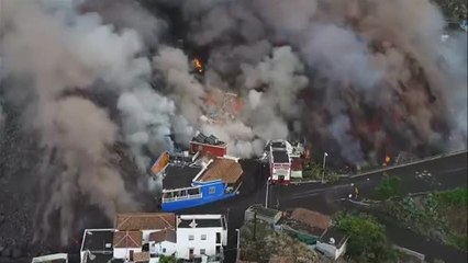 Download Video: Impresionantes imágenes de la lava destruyendo más casas en su avance