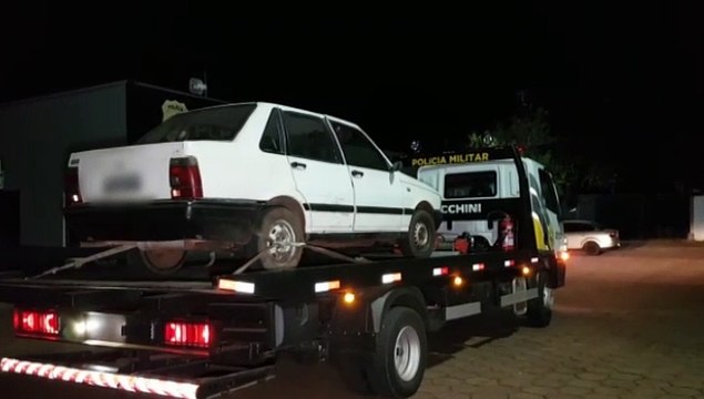 Carro utilizado em fuga no Recanto Tropical é apreendido pela PM; Armas, faca e balaclavas foram encontradas