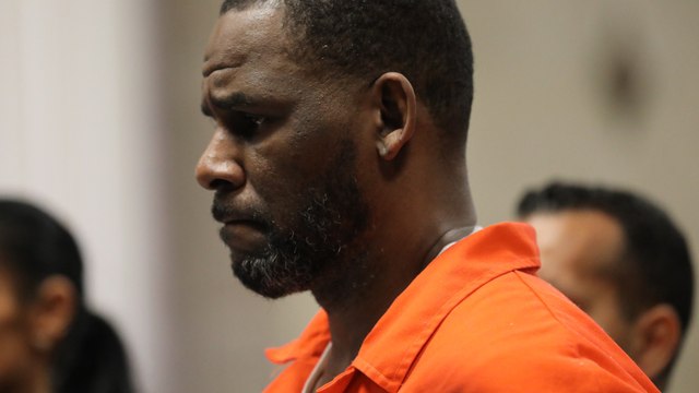 Procès R. Kelly : reconnu coupable de crimes sexuels, le chanteur risque la prison à vie