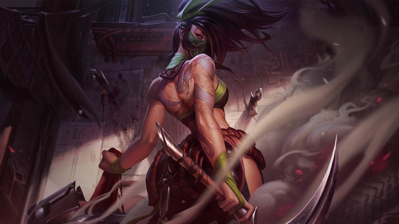 Akali: Runas, builds e guia da campeã de LoL para jogar no meio
