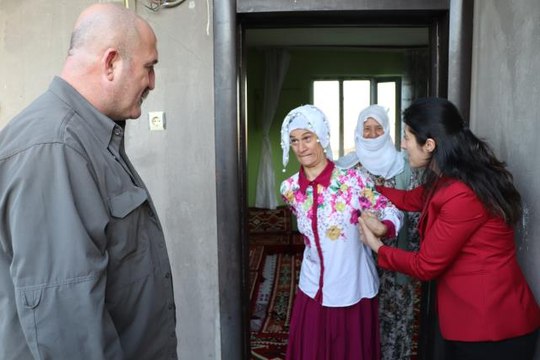 Son dakika haber! Siirt Emniyet Müdürü bedensel engelli gencin akülü araç talebini yerine getirdi
