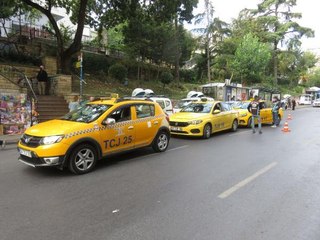 KADIKÖY'DE TAKSİCİLERE DENETİM