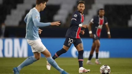 Neymar entra em campo com chuteiras temáticas de Fortnite