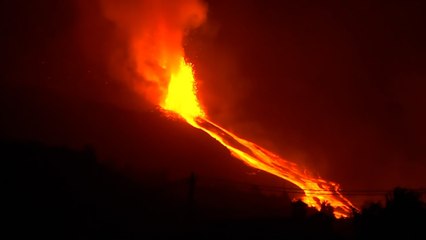 النشاط البركاني في جزيرة لابالما يعود بشكل غير مسبوق