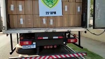 Polícia Militar apreende caminhão carregado com 800 caixas de cigarros em Umuarama