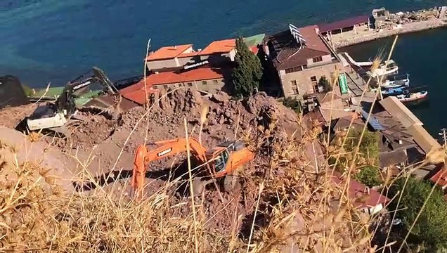 Assos Antik Limanı’nda iş makinaları çalışmaya devam ediyor; otopark yapılacak iddiası