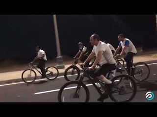 كلام من ذهب.. نصائح الرئيس السيسي لمجند: "أنا زي أبوك".. شاهد ماذا قال له