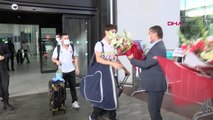 SPOR Dünya şampiyonu yüzücü Derin Toparlak çiçeklerle karşılandı