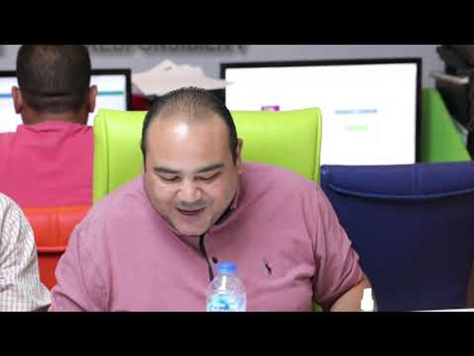 الفنان الشاب رامي عبد المقصود بيقلد النجم عبد الفتاح القصري في مشهد من فيلم "سكر هانم"