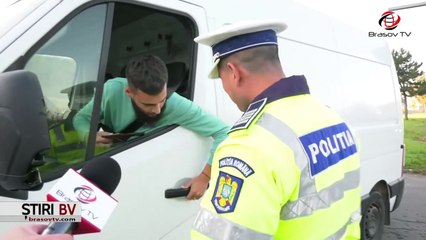 Cet homme a une technique pour empêcher la police d'entrer dans son camion !