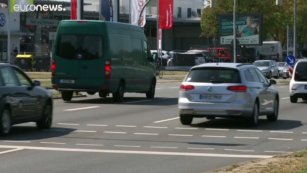 Κομισιόν προς Volkswagen: Αποζημιώστε όλους του...