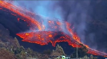 La lava del Cumbre Vieja avanza más fluida y más rápida que en día anteriores