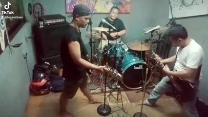 Latihan di studio musik