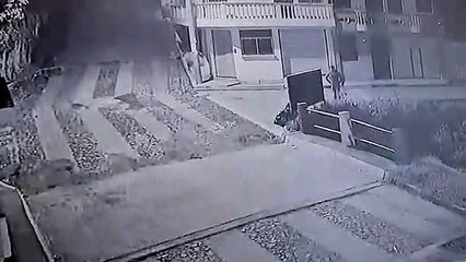 San Marcos: Mal vecino abandona dos bolsas grandes con basura en la vía pública