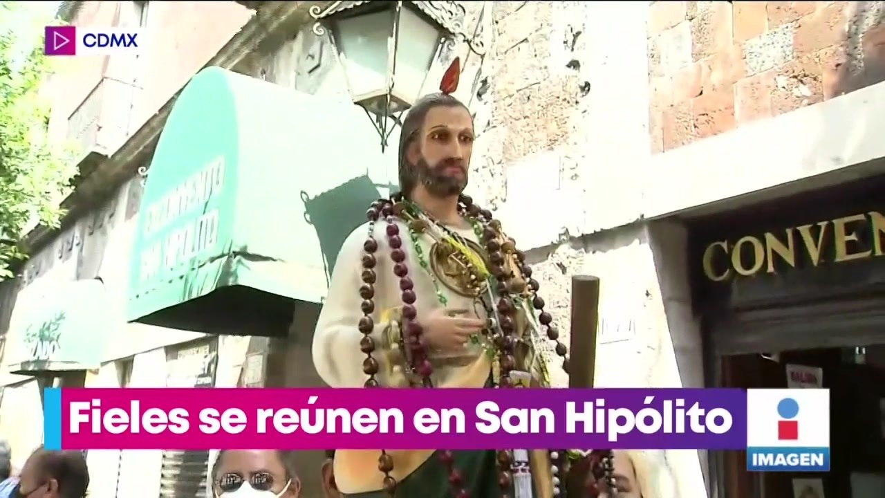 Fieles llegan a la iglesia de San Hipólito para festejar a San Judas Tadeo