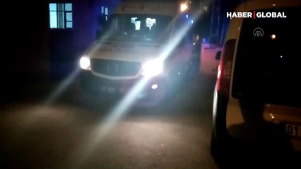 Eşini darbedip bıçakla kendine zarar vermek istedi