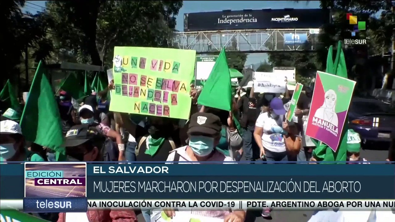 El Salvador: Grupos de mujeres desfilaron para exigir aborto seguro y legal