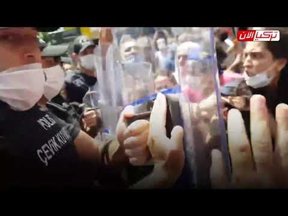الشرطة التركية تعتدي على مسيرة سلمية لنساء حزب الشعوب الديمقراطي