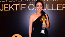 Yılın dizi kadın oyuncusu seçilen Ezgi Mola, törende yaptığı konuşmayla alkış topladı
