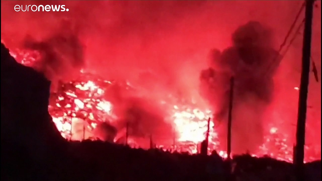 Angst vor gefährlichen Gasen auf La Palma: Lavamassen strömen ins Meer