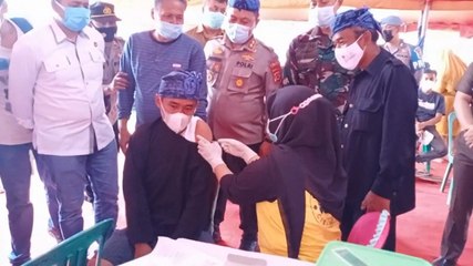 Ratusan Warga Suku Baduy Terima Vaksinasi Covid-19