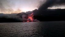 La lava del volcán de La Palma llega al mar