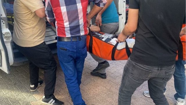 Genç kız kendisini rahatsız eden adamı vurdu