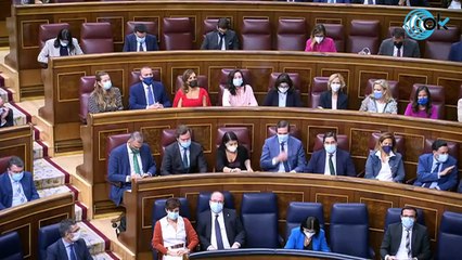 Macarena Olona acorrala a la ministra "comunista" de Trabajo al preguntarle si el diálogo social se hace "a patadas"