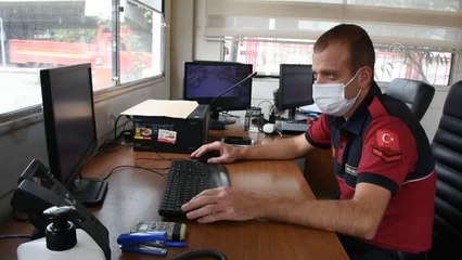 Son dakika haber... Antalya'daki orman yangınlarında görev alan itfaiyeci, yöre halkının ilgisini unutamıyor
