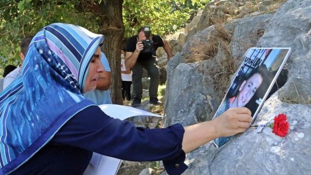 Oğlunun fotoğrafına her baktığında gözyaşlarına boğuldu