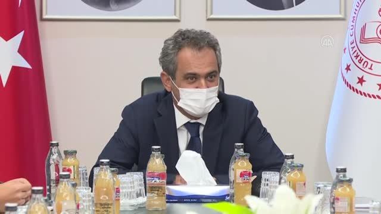 Son dakika gündem: Milli Eğitim Bakanı Özer, liseli öğrencilerin taleplerini dinledi