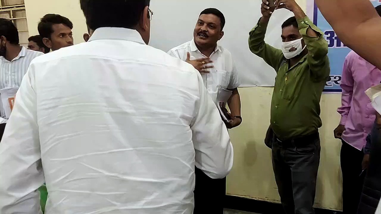 जिला परिषद की पहली बैठक में ही अव्यवस्था, माइक भी ठीक नहीं होने से हुआ बखेड़ा