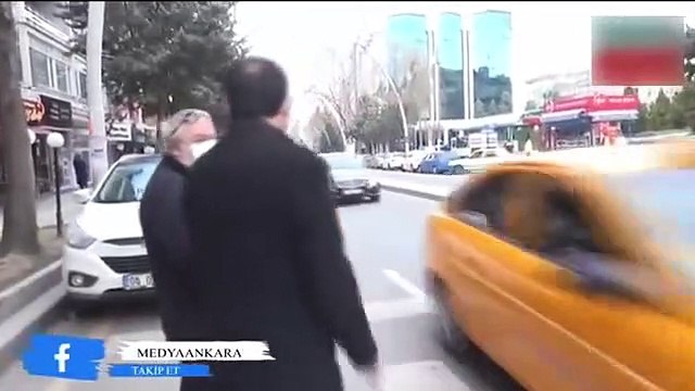 Ankara'da ilginç anlar! Yayalara yol veren minibüse otobüs çarptı