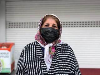 Kuyumcunun emanet altınlarla kaçtığı iddiasıyla dükkan önünde toplandılar