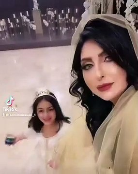 ابنة زينب العسكري تخطف الأنظار بجمالها
