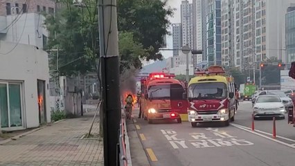 서울 광흥창역 달리던 오토바이 불...다친 사람 없어 / YTN
