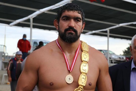 Kel Aliço Yağlı Güreşleri'nin başpehlivanı İsmail Koç oldu