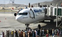 تعاطف عالمي مع فيديوهات اللحظات الاخيرة للأفغان على متن الطائرات الامريكية