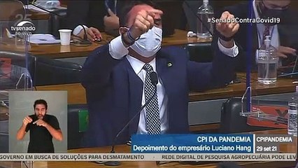 Omar Aziz grita com Flávio Bolsonaro: 'Terra enganou seu pai'